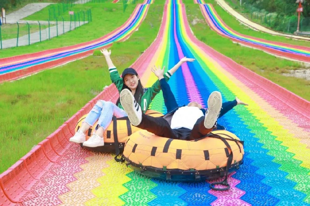 香洲彩虹滑草场